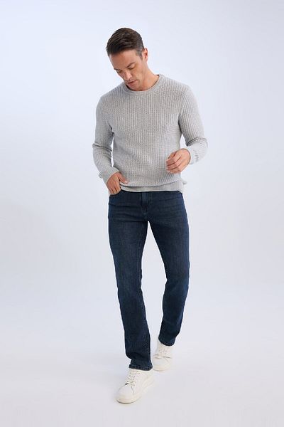 DeFacto Standard-Fit-Strickpullover mit Rundhalsausschnitt E0811ax24wn