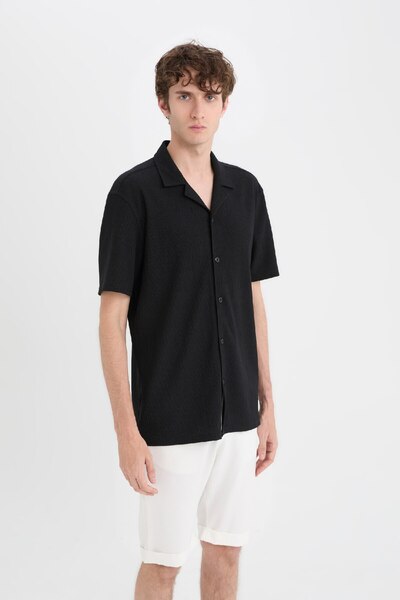 DeFacto Modern Fit Polo Yaka Dokulu Penye Kısa Kollu Siyah Gömlek C4125ax25sm