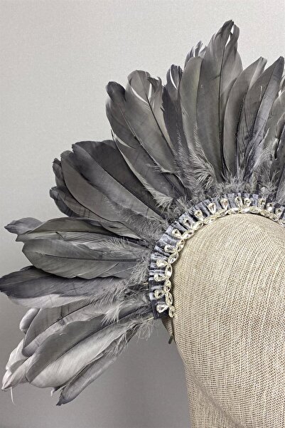 Limelia Stone Detailed Feathered Henna Crown Dali Model Bridal Accessory
