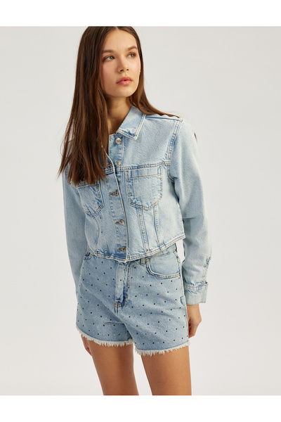 Koton Taş Detaylı Düğmeli Rahat Kalıp Denim Şort