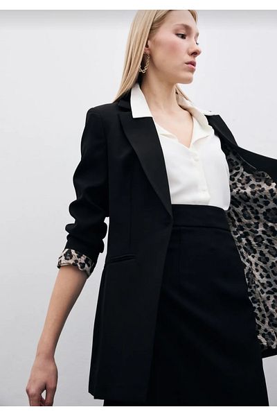 Sateen معطف بليزر ببطانة الفهد 🖤
