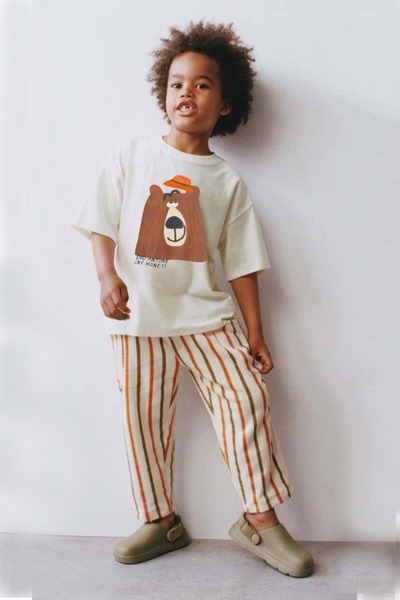 wakawakakidsstore Beige Boy's Set: T-Shirt with Teddy Bear Print on the Front and Pants