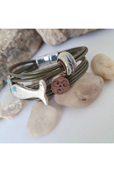 azra takı tasarım Khaki Green Ceramic Bead Bracelet with Fish Figure - Women's Handmade