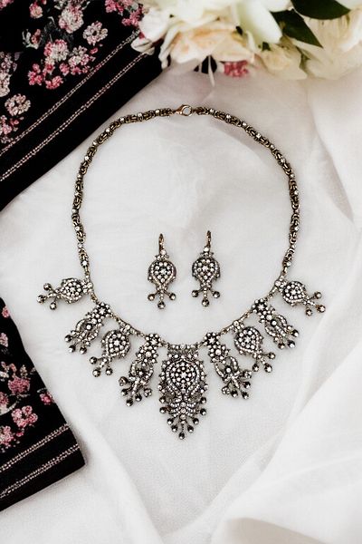 FAYRA ACCESSORIES Zircon Stone Design Necklace and Earrings Set