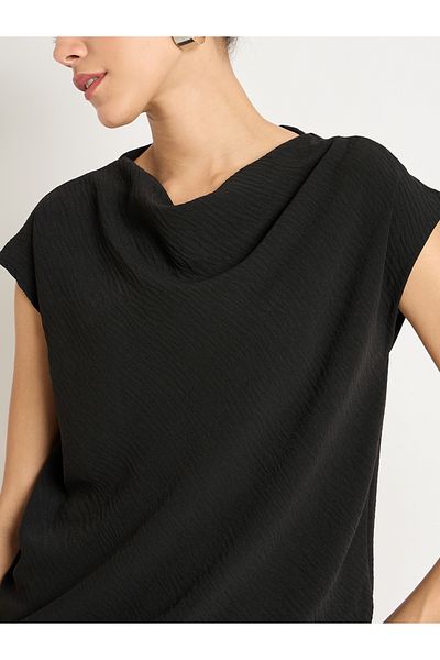Femmella By Styli تنسيق بلوزة وبنطال سادة بياقة دائرية