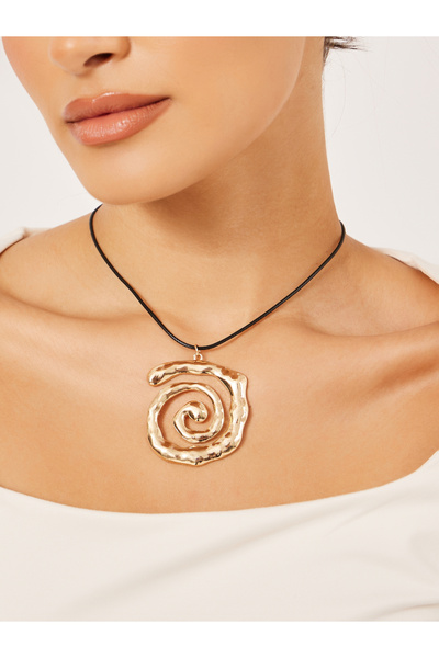 Styli Shell Pendant Necklace