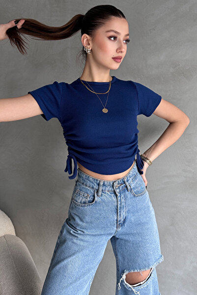 EYYE بلوزة قصيرة باللون الأزرق من ساكس