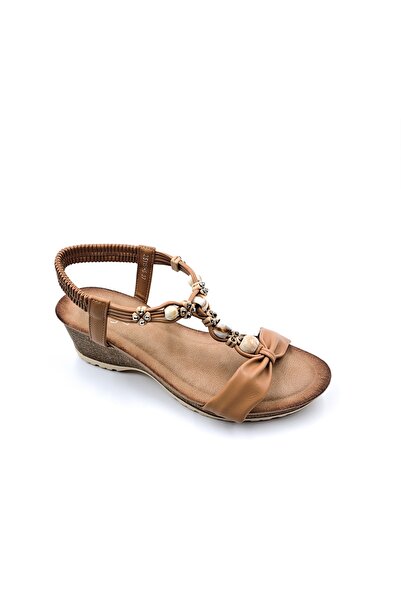 Guja Дамски сандали с клиновиден ток и мъниста, цвят камила, с визия „гъба“