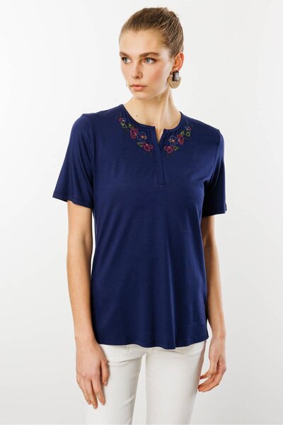 Desen Triko Жіночий футболка з відкритим коміром та вишивкою, трикотаж, темно-синій