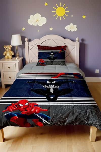 EVPANYA Heroes on a Dark Background Patterned Single Quilt and Pillowcase