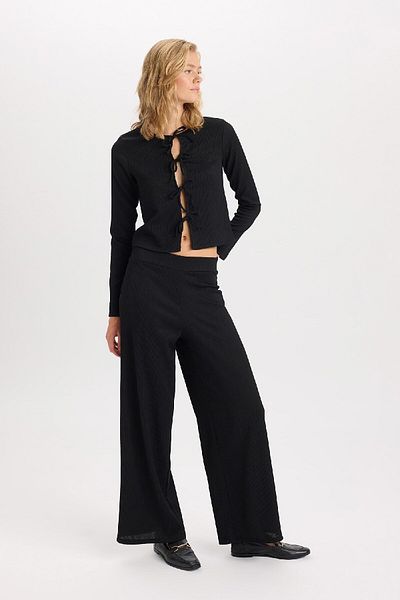 DeFacto Gerade Hose mit weitem Bein und flexibler Taille – D6300AX24AU
