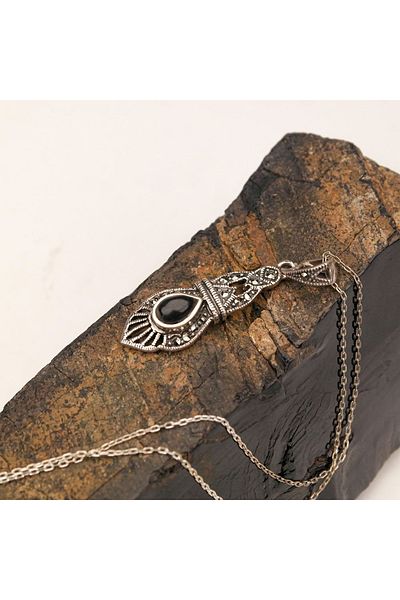 Skygo Belted Silver Chain Oltu Stone Necklace