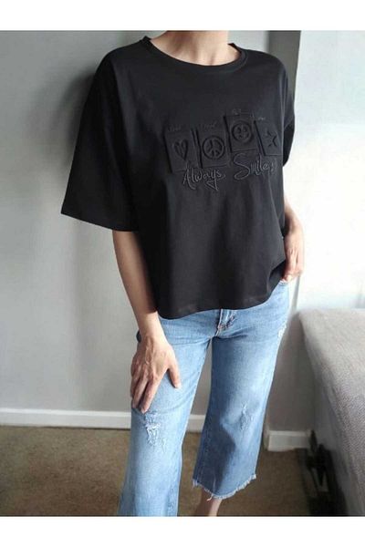 BEBE PLUS Mold Print Detail Smile T-Shirt