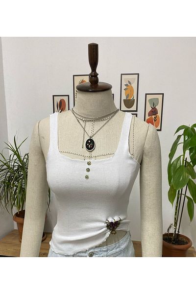 MİO ESTİLO Single Wide Strap Button Detailed Ribbed Tank Top