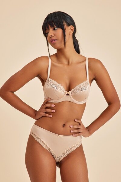 Amarelle Σουτιέν Emma Ten Lace εφέ σύσφιξης - Μισό κάλυμμα, με εσώρουχο και χωρίς επένδυση