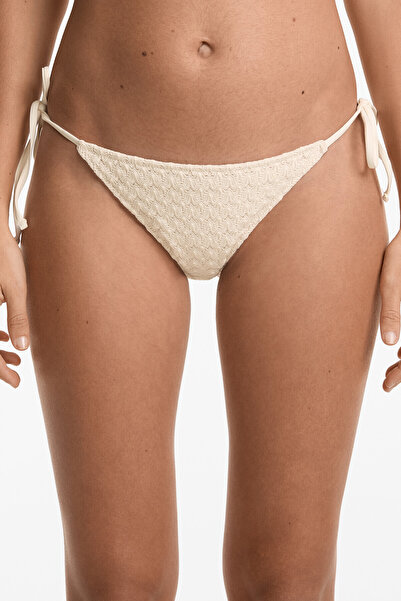 Oysho Orta kapatıcılıkta yapraklı ipli crochet bikini altı