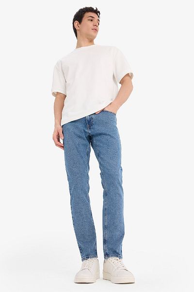 DeFacto Pedro Slim Fit Skinny Fit Jeanshose mit normaler Taille und schmalem Bein E1929AX25SP