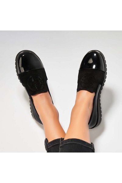 Joana Women's casual shoes in black patent leather Lukia