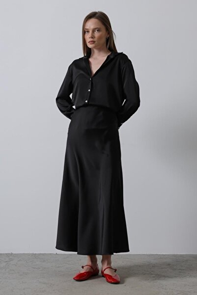 SUFFLE WEAR Black - Satin Long Skirt