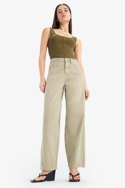 DeFacto Afra X Slim Fit Slim Fit Camisole-Unterhemd mit quadratischem Kragen und Kordelzug E2173ax25sp