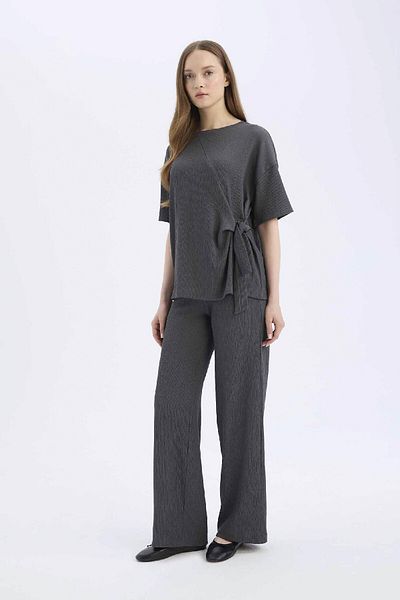 DeFacto Relax Fit Basic Straight Wrap Kurzarm-T-Shirt mit Rundhalsausschnitt D5446AX25SP