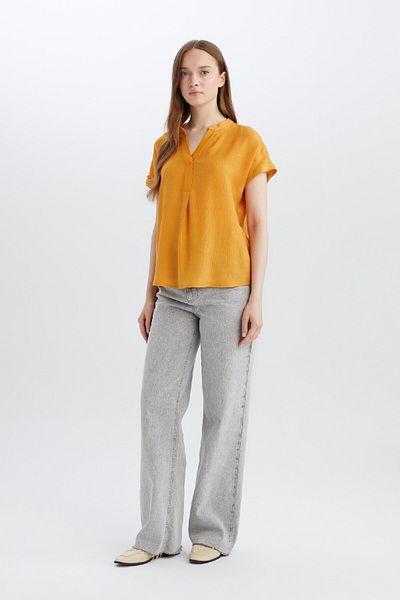 DeFacto Einfache, gerade, kurzärmlige Basic-Bluse mit Apash-Ausschnitt und normaler Passform E6288AX25SP