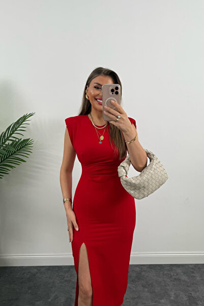 Kir Omuz Vatkalı Büzgü Detaylı Elbise