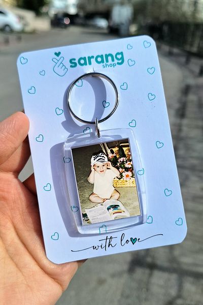 SARANG سلسلة مفاتيح بإطار شفاف - الطفل كيريم أكتوركوغلو