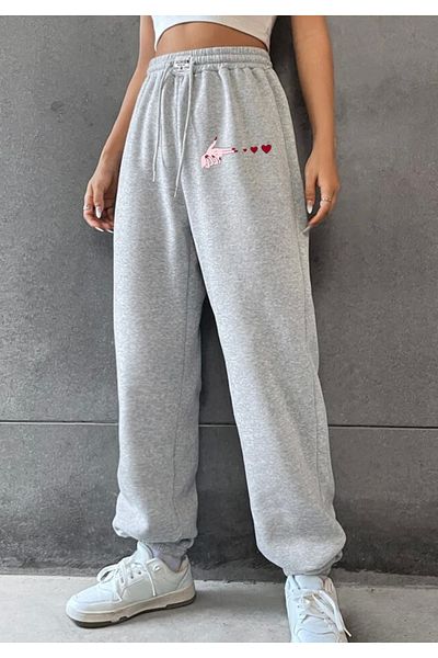 RPT MODA ΦΟΡΜΑ JOGGER ΜΕ ΤΡΕΙΣ ΚΑΡΔΙΕΣ ΕΚΠΤΩΜΕΝΗ ΦΟΡΜΑ JOGGER ΜΕ ΤΣΕΠΕΣ