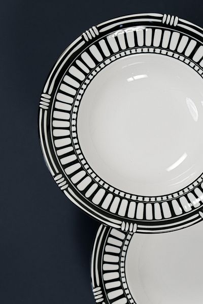 EBUTAY Colonna Nero Series – 27 cm Set of 2 Deep Salad, Pasta and Presentation Porcelain Plates