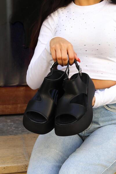 BeBeQ Store Hunter Black Skin Wedge Sole Buckle Women's Sandals