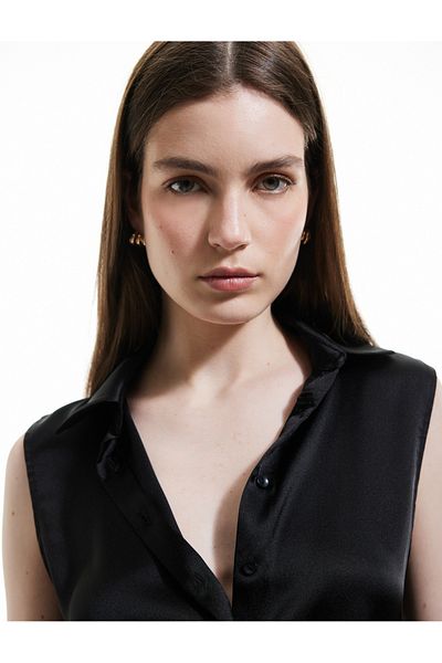 Koton Buttoned Classic Collar Sleeveless Satin Shirt