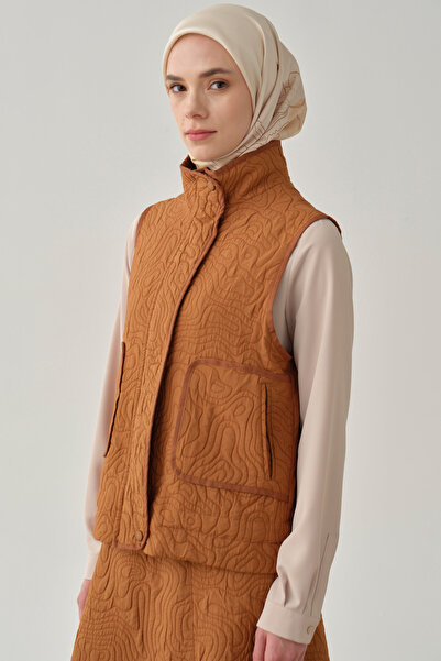 Tuğba Grogren Biyeli Kısa Kapitone Yelek - Tarçın