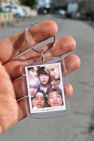 SARANG سلسلة مفاتيح بإطار شفاف - BTS لطيفة