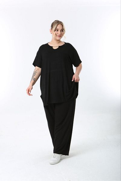 Butik Nilyam Women's Large Size Crew Neck Chain Window Detailed Stretchy Blouse 24735 Black