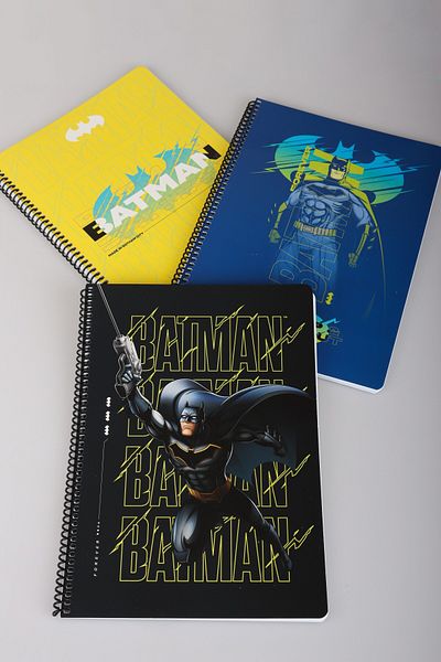 Batman مجموعة مدرسة باتمان المرخصة مقاس A4 مكونة من 80 ورقة ودفترين مسطرين