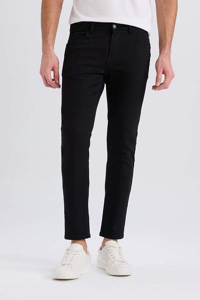 DeFacto Carlo Skinny Fit – Jeans mit normaler Taille und extra schmalem Bein R8763AZ25SP