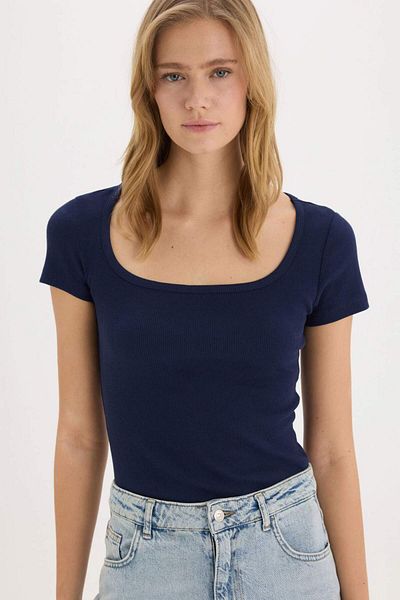 DeFacto Round Neck Slim Fit Camisole T-Shirt - Short Sleeve with Snap E6579Ax25Sp