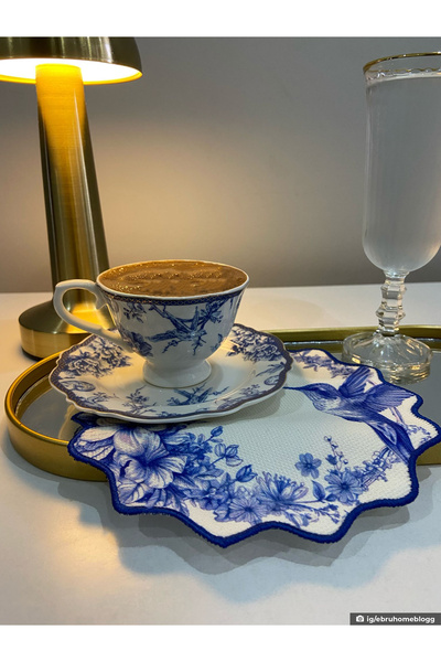 decofav El Çizimi Arı Kuşu ve Çiçek Tasarımlı Nakış Kenar Kumaş Kokteyl Peçetesi 1 Adet