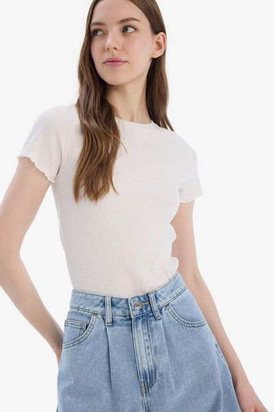 DeFacto Maßgeschneidertes Basic-Kurzarm-T-Shirt mit Rundhalsausschnitt K7064AZ25SM