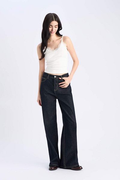 DeFacto Slim Fit Slim Fit V-Ausschnitt, geripptes Camisole-Unterhemd E8680AX25SP
