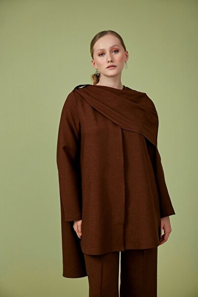 Birgül Bektaş Πικρό καφέ κοστούμι με λινό παντελόνι