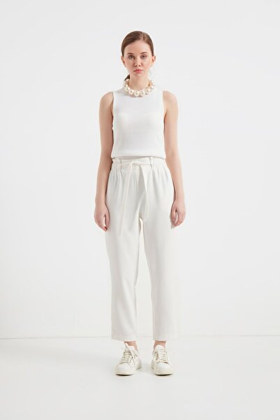 Birgül Bektaş Pantaloni albi Adriana