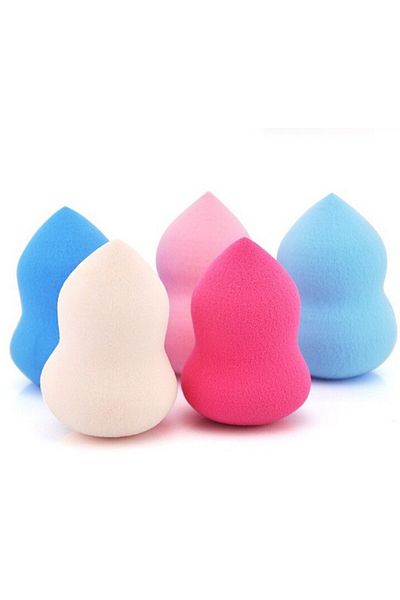 Makeup Růžová houbička ve tvaru hrušky - nanášení korektoru a make-upu