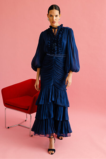 Nefeli İnci Kemer Detaylı Volan Yaka Kat Etek Elbise