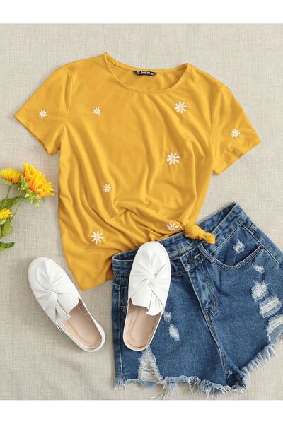 PENTHİLUS T-Shirt with Short Sleeves, Round Neck, Light and Flexible, with a Small Rose Print.