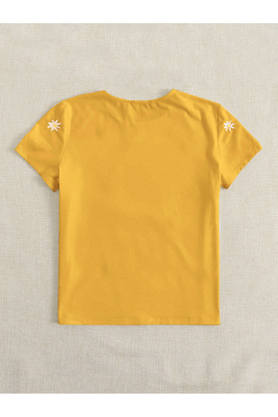 PENTHİLUS T-Shirt with Short Sleeves, Round Neck, Light and Flexible, with a Small Rose Print.