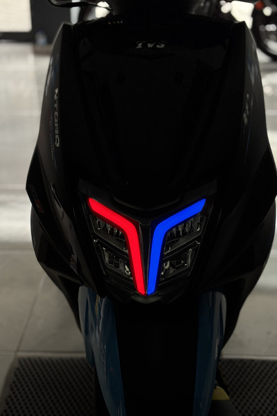 Banxtre TVS NTORQ Gündüz Ledi için Kırmızı Mavi Far Tasarım Film Sticker