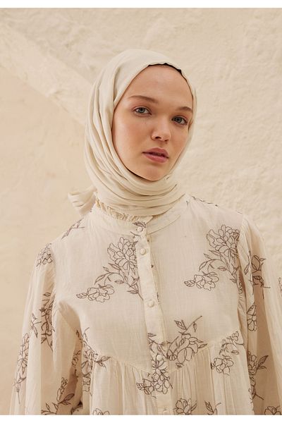Fresh Viscose Shawl - Rami Ivory Model