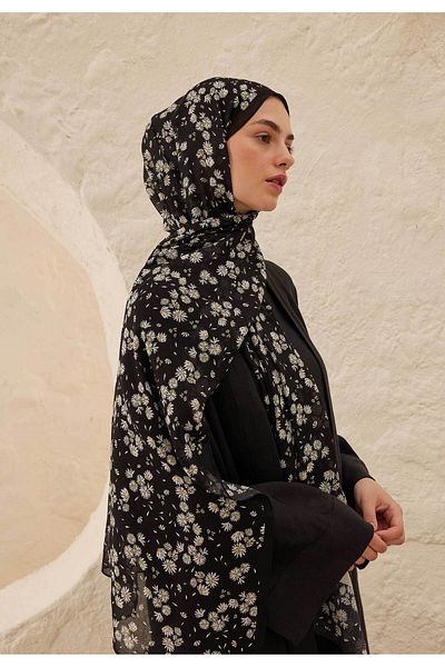 Fresh Black Daisy Patterned Ram Shawl